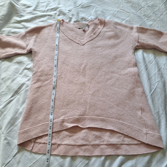 Banana Republic | Pastel pink v neck women's sweater - Picture 9 of 10